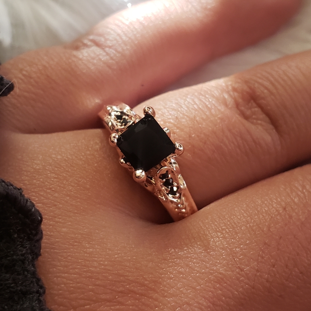 Rose Gold Onyx Ring - Picture 5 of 9